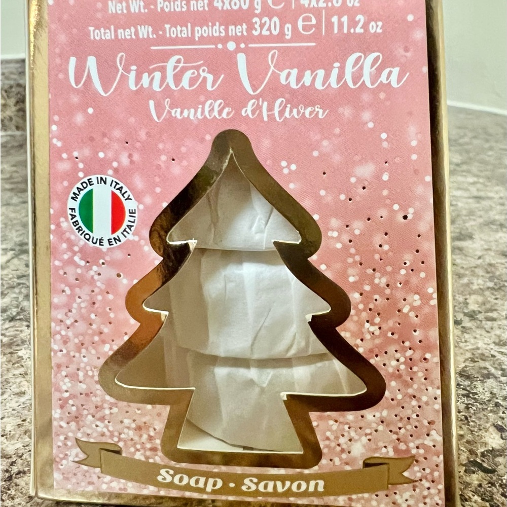 NIB Zeni Winter Vanilla Soap Set - Unisex